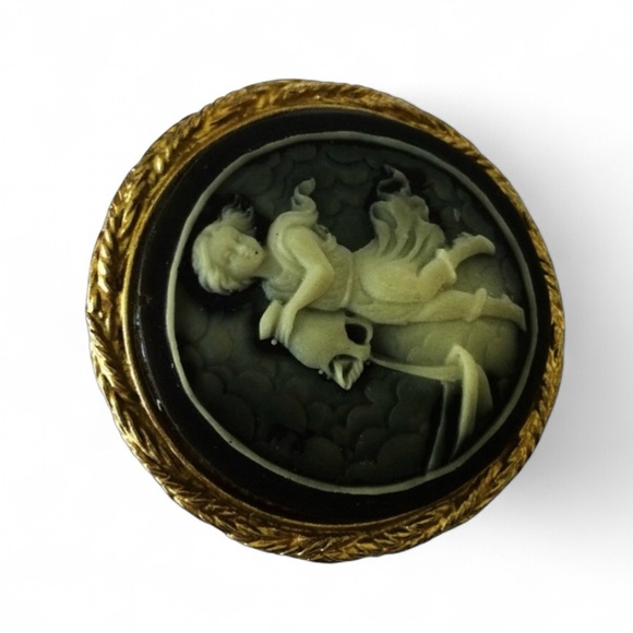 Vintage 1950s Aquarius Water Bearer Cameo Brooch Braided Gold-Tone Frame - Picture 6 of 12